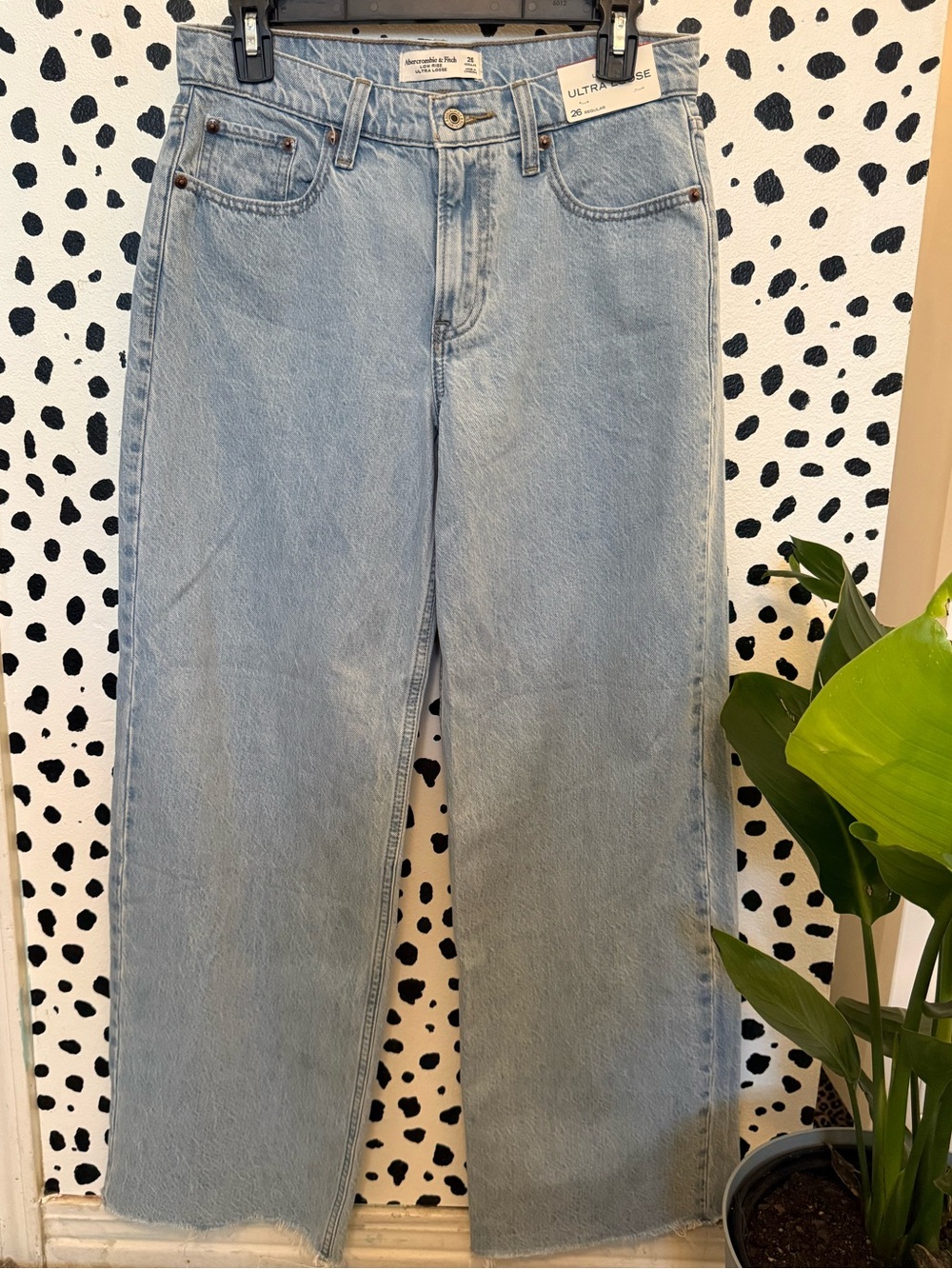 Abercrombie & Fitch Low Rise Ultra Loose Jeans NWT - Picture 5 of 9